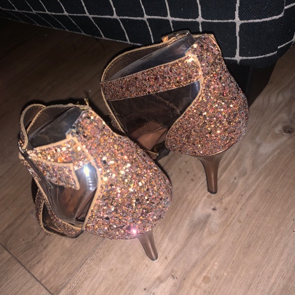 Heels - Picture 2 of 4